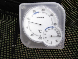 ヒーティングホルダー　検証環境（5月）　温湿度計